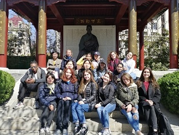 老司机论坛
留学生体验天津历史与发展2.jpg